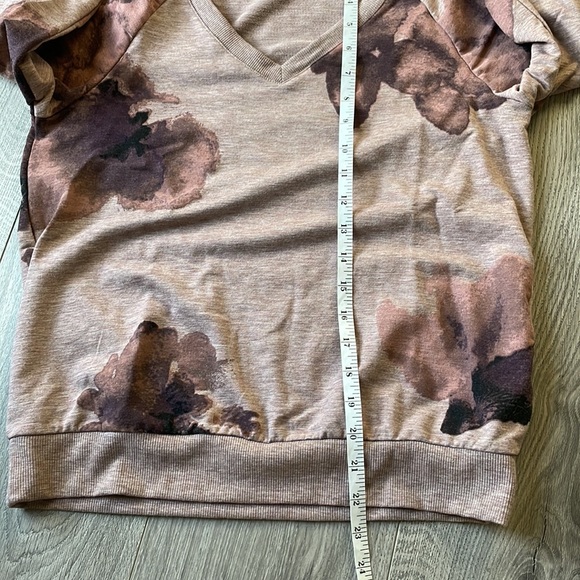 Beautiful Floral V-Neck Sweatshirt - Picture 3 of 5